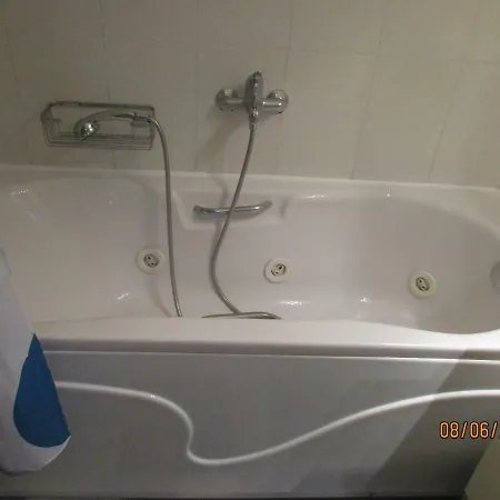 Zisis & Alla Place Apartmán Skála Neón Epivatón