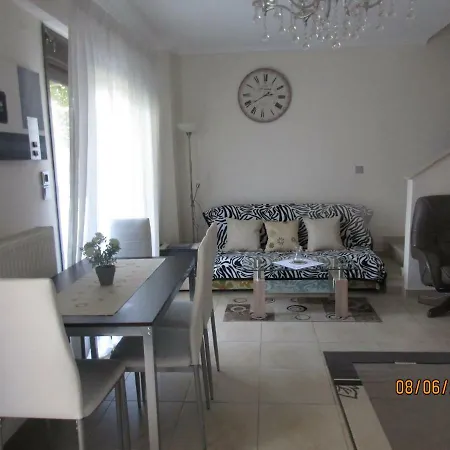 Zisis & Alla Place Apartment *